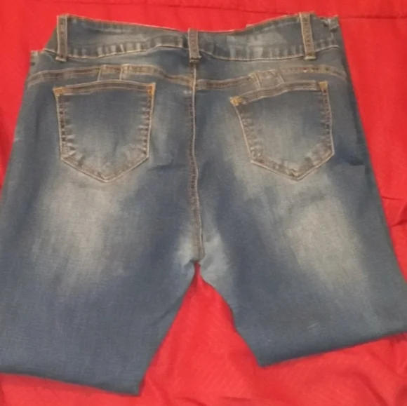 Women's size 13 fit more like 9or 11 but is definitely curve defining - Picture 2 of 4